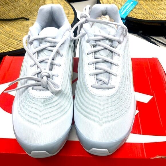 Nike Women's Air Max Deluxe SE NEW in Box SZ 10.5 White - Picture 1 of 8